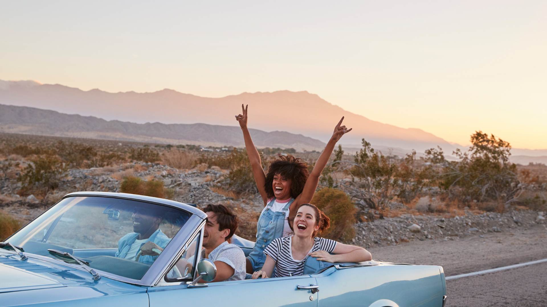 Groupe d'ami en plein road trip